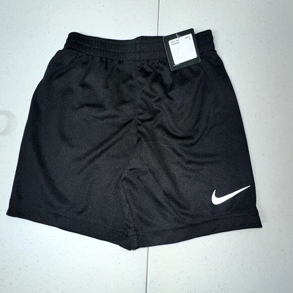 Nike Short Set Boys Size 6 Gray Short Sleeve Swoosh Black Shorts Athletic NWT - Picture 6 of 7